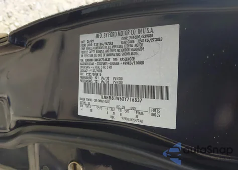 1999 Lincoln Town Car Executive из США, поврежденный, VIN 1LNHM81W6XY716837